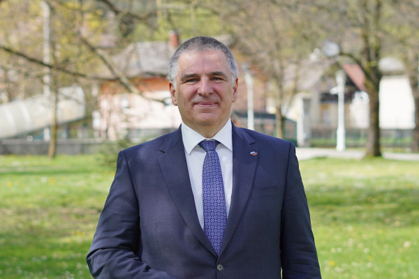 Lotrič: Pričakujemo jasno številko, koliko bomo morali nameniti iz plač za obnovo